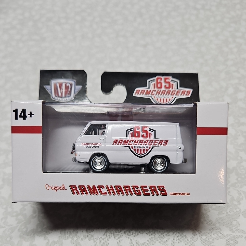 M2 Machines 1964 Dodge A100 Panel Van Ramchargers R68 23-20